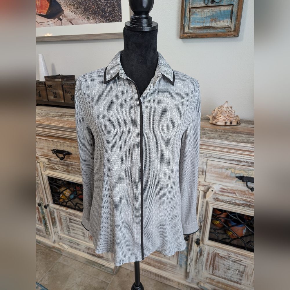 LOFT Black White Patterned Hidden Button Blouse Size Small